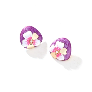Boucles d'oreilles fleuries en alliage avec émail violet blanc et centre en perle