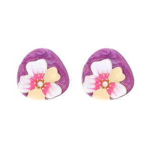 Boucles d'oreilles fleuries avec émail violet et petite perle au design minimaliste