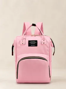 Vista frontal de la mochila rosa multiusos para mamá con bolsillo grande y tela impermeable
