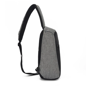 Sac de poitrine antivol gris avec port USB et bandoulière réglable respirante