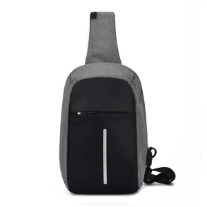 Sac de poitrine antivol polyvalent pour homme avec port USB et design gris chiné