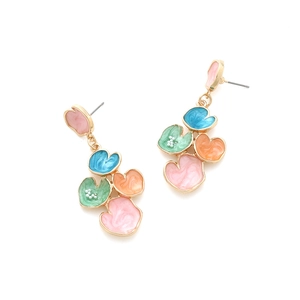 Boucles d'oreilles fleuries multicolores avec émail vif et détails en métal doré chic