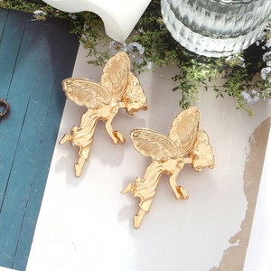 Boucles d'oreilles ange doré vintage aux ailes détaillées style rétro romantique