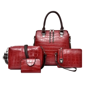 Ensemble 4 pièces de sacs à main rouge effet crocodile avec grand cabas et pochettes