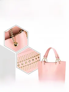 Detailansicht der rosa Handtasche mit goldenen Nieten und Metallketten-Henkeln