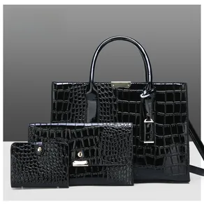 Dreiteiliges schwarzes Krokodil-Taschenset mit poliertem Finish und Goldbeschlägen