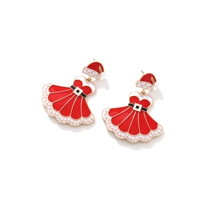 Boucles d'oreilles robe de Noël en émail rouge et perles sur fond blanc uni