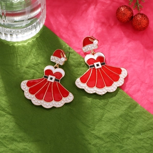 Boucles d'oreilles de Noël avec robe et chapeau émaillés rouges et perles sur base dorée
