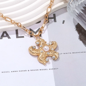 Collier vintage étoile de mer avec incrustation de cristal et perle