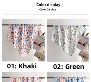 Dettaglio di un foulard in seta con stampe tulipani kaki e verdi su un'asta