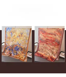 Détail d'une écharpe en soie de style Dunhuang avec caravane de chameaux et motifs
