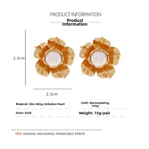 Detailed view of 2.3cm golden alloy flower earrings with pearl inlay and dimensions