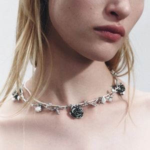 Gothic multilayer silver rose necklace with black petals and faux pearls for women