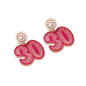 Boucles d'oreilles chiffre 30 pailleté rose avec perles et finitions dorées chic