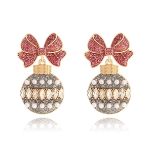 Orecchini a fiocco natalizi con glitter rossi e pendente a sfera con perle e gemme