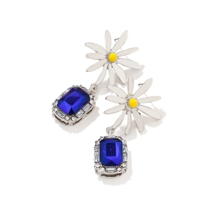 Elegant daisy earrings with rectangular blue sapphire pendants and sparkling rhinestones