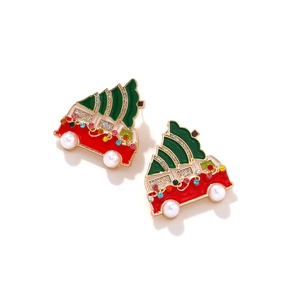Boucles d'oreilles camion de Noël avec sapin vert et strass colorés sur fond blanc