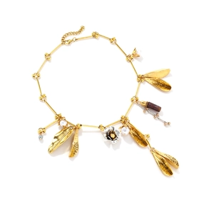 Elegant gold leaf and flower pendant necklace with imitation pearls and brown gemstone