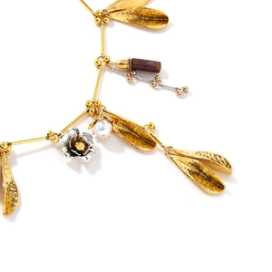 Elegant gold alloy leaf and flower pendant necklace with imitation pearl and mineral stone