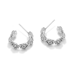 Orecchini vintage a forma di C in argento con motivi floreali a rose in rilievo 3D
