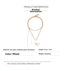 Détail du collier doré multicouche avec pendentif épingle, perles et dimensions
