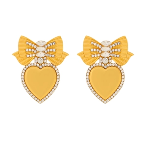 Orecchini vintage a cuore dorati con fiocco e cristalli pavé su sfondo bianco