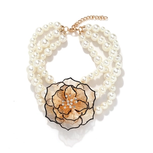 Collier Multi Rangs Fausses Künstliche Perles Avec Grand Pendentif Fleur Alliage Ajouré Strass Éclatant Bijou Floral Élégant Femmes