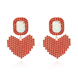Boucles d'oreilles pendantes cœur rouge pixelisé avec strass brillants et base dorée chic