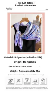 Détail d'un foulard en soie violet à fleurs 90x90cm avec spécifications de taille