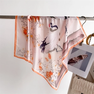 Foulard Quadrato Con Stampa Gru Orientale Imitazione Raso Satinata Moda Retrò Donna Accessorio Capelli