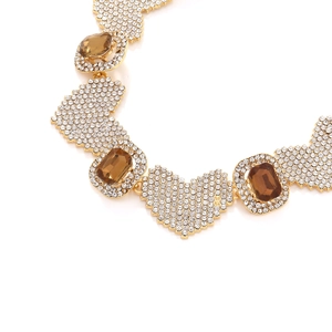Collier ras du cou cœur doré luxueux avec diamants blancs et pierres champagne