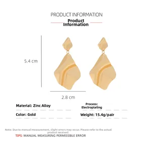 Detailed size specifications for gold zinc alloy geometric drop earrings with 5.4cm length