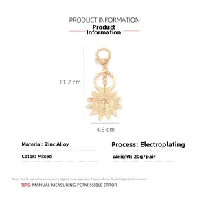 Macro detail of gold sunflower keychain showing zinc alloy plating and 11.2cm size specs