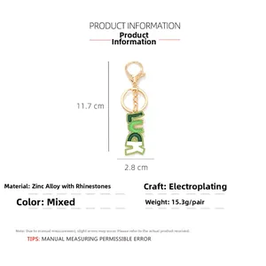 Porte-clés LUCK avec émail dégradé vert, strass et dimensions précises en centimètres