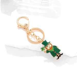St. Patrick's Day Leprechaun Schlüsselanhänger mit grünem Emaille und vierblättrigem Kleeblatt