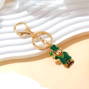 St. Patrick's Day Kobold-Schlüsselanhänger mit grünem Klee und Goldkarabiner