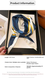 Détail du foulard à rayures double couche en polyester avec dimensions de 147x14cm