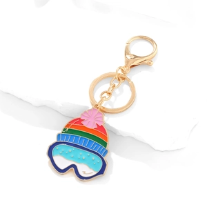 Regenbogenfarbener Strickmützen-Schlüsselanhänger mit Skibrillen-Anhänger