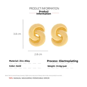 Detail of twisted double loop gold earrings with dimensions 3.8cm height and 2.8cm width