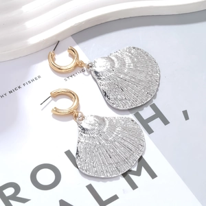 Fashion long C-shaped alloy earrings with gold hoop and silver shell pendant for women
