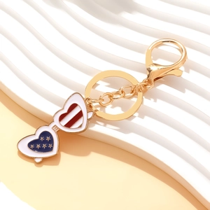 Creative heart-shaped sunglasses keychain with American flag enamel and gold plating