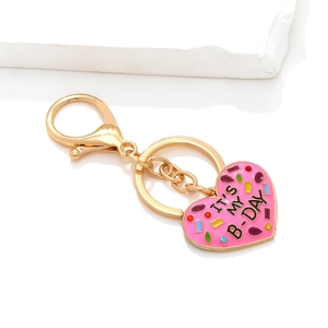 Porte-clés cœur rose avec pendentif émail coloré et inscription 'IT'S MY B-DAY'