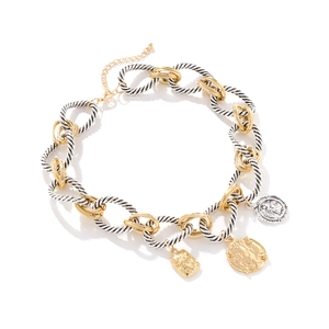 Retro-Halskette mit klobiger Kette und Gold- und Silbermünzen-Anhängern
