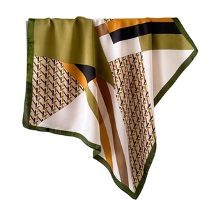 Elegant houndstooth silk-like scarf with geometric print in olive green and yellow