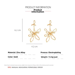 Detailed size specifications for gold vintage hollow flower earrings measuring 6.2cm by 4.2cm