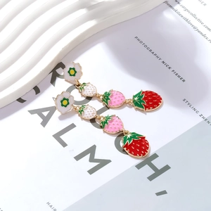 Boucles d'oreilles pendantes fleurs fraises avec dégradé d'huile pour femmes chic
