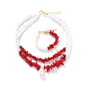 Parure bohème avec collier double rang et bracelet en pierres rouges et perles