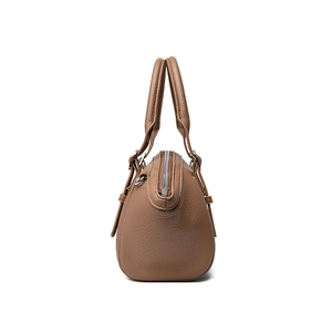 Sac panier minimaliste en cuir grainé marron avec fermeture éclair argentée