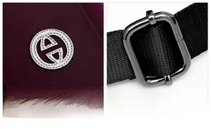 Détail du sac en cuir bordeaux avec logo métallique rond et bandoulière en nylon noir