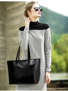 Détail d'un grand sac cabas en cuir noir au fini élégant pour un look de bureau chic